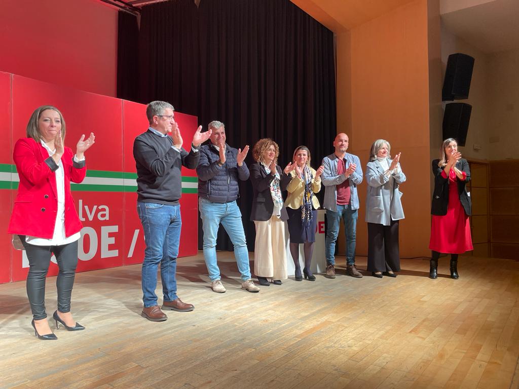El PSOE celebra el Día de la Rosa reivindicando el germen del 28F, contrario a un PP en Andalucía que privatiza la sanidad y crea desigualdades