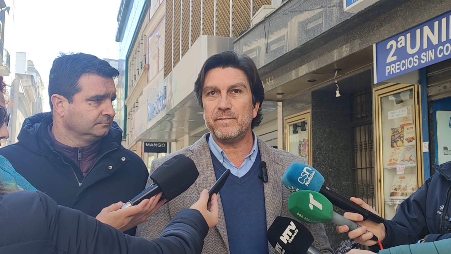 Enrique Gaviño urge a Moreno Bonilla a presentar informes que acrediten “las adjudicaciones a dedo y el desvío de recursos públicos” a la sanidad privada