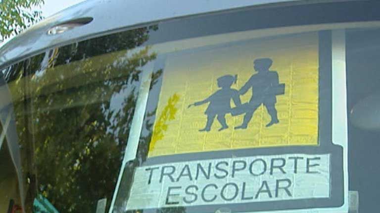 Niños y niñas de seis núcleos de población se quedan sin transporte escolar tras decidir la empresa no prestar el servicio por incumplimiento de la Junta