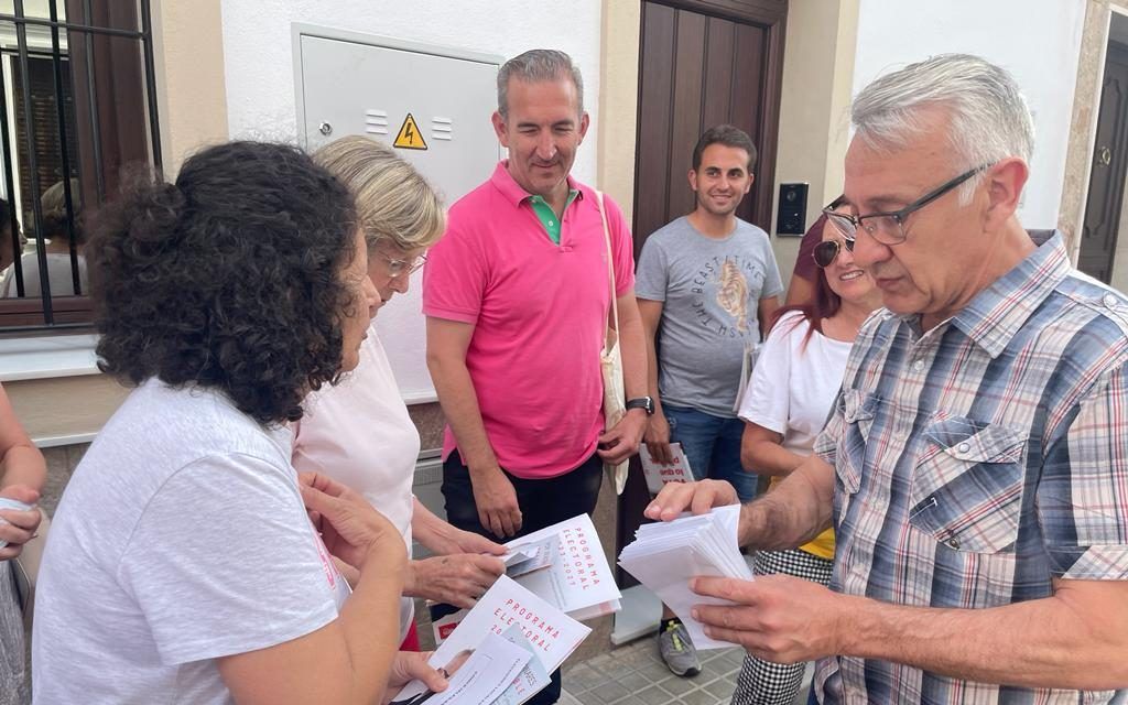 Los candidatos por el PSOE a las Alcaldías de Beas y Bonares piden el voto con el aval de la gestión y unos programas elaborados con las propuestas de la gente