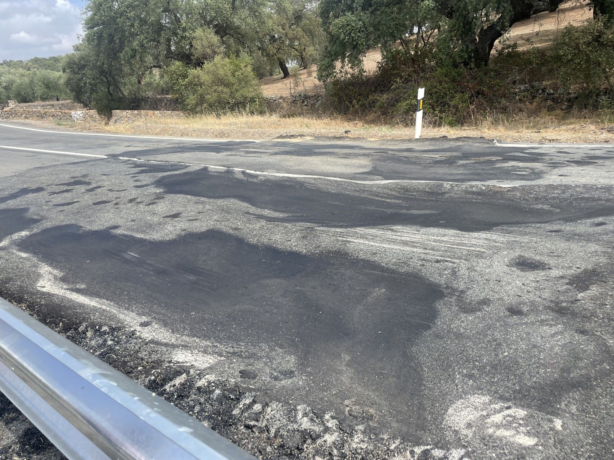 El PSOE pide a la Junta que arregle inmediatamente la A-434 a su paso por Cala, una carretera que lleva hundida un año