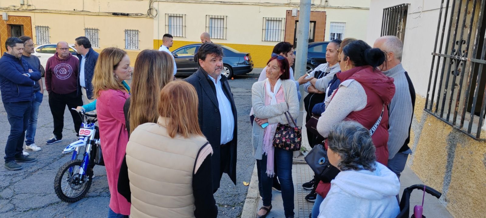 El PSOE denuncia el abandono de la rehabilitación de las viviendas sociales en Pérez Cubillas