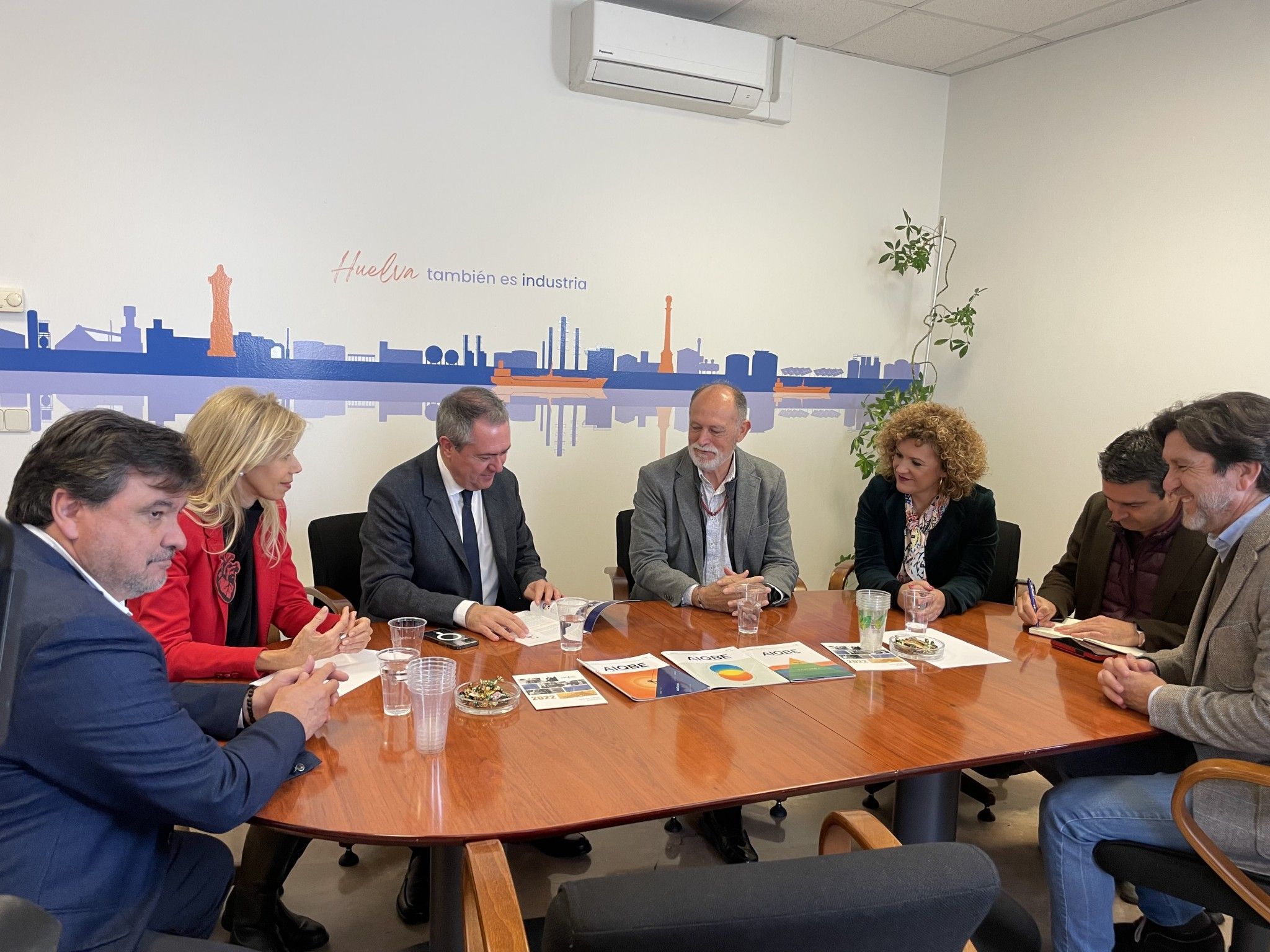 Espadas apuesta por aprovechar los fondos europeos y revertir la pérdida de peso industrial de Andalucía