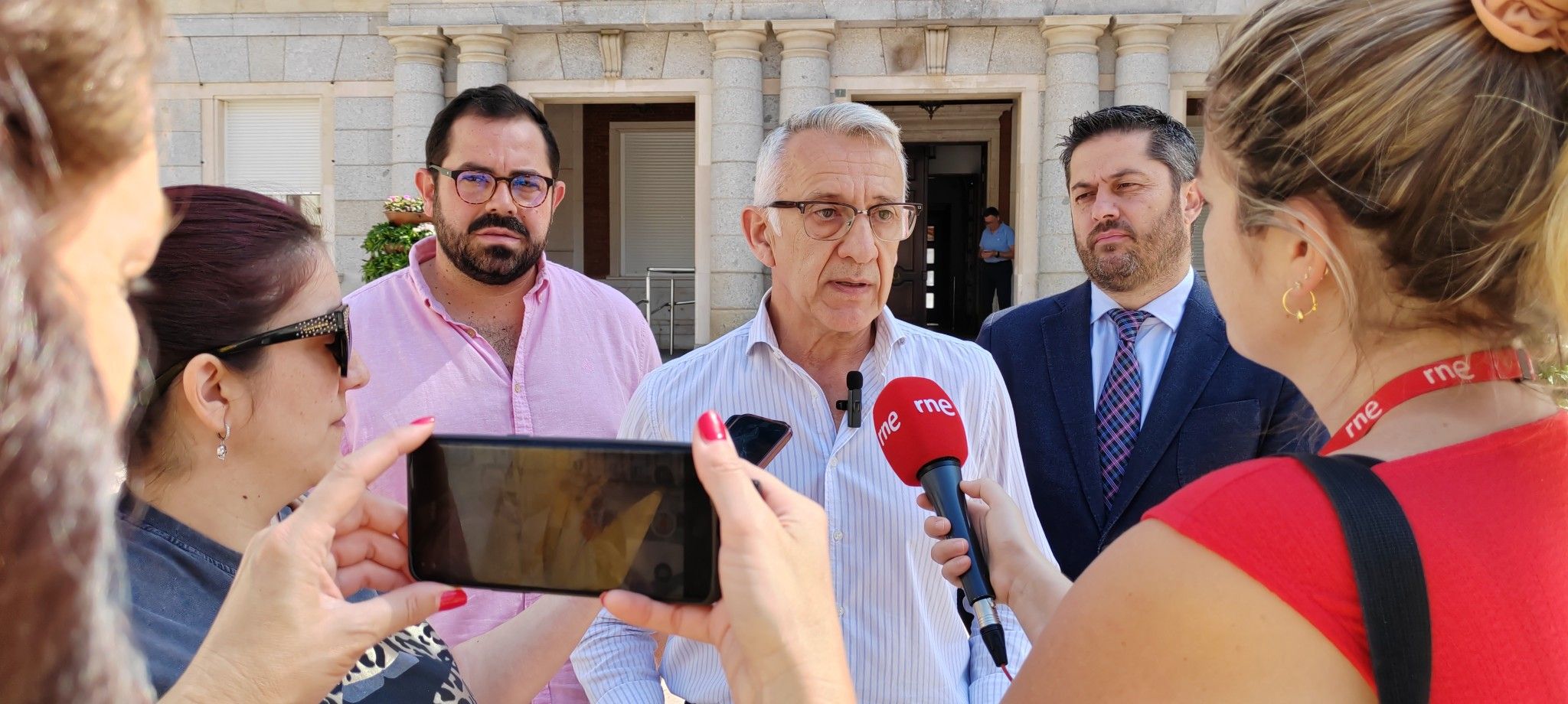 El PSOE entregará las firmas contra el «tarifazo» del agua en Giahsa al Defensor del Pueblo