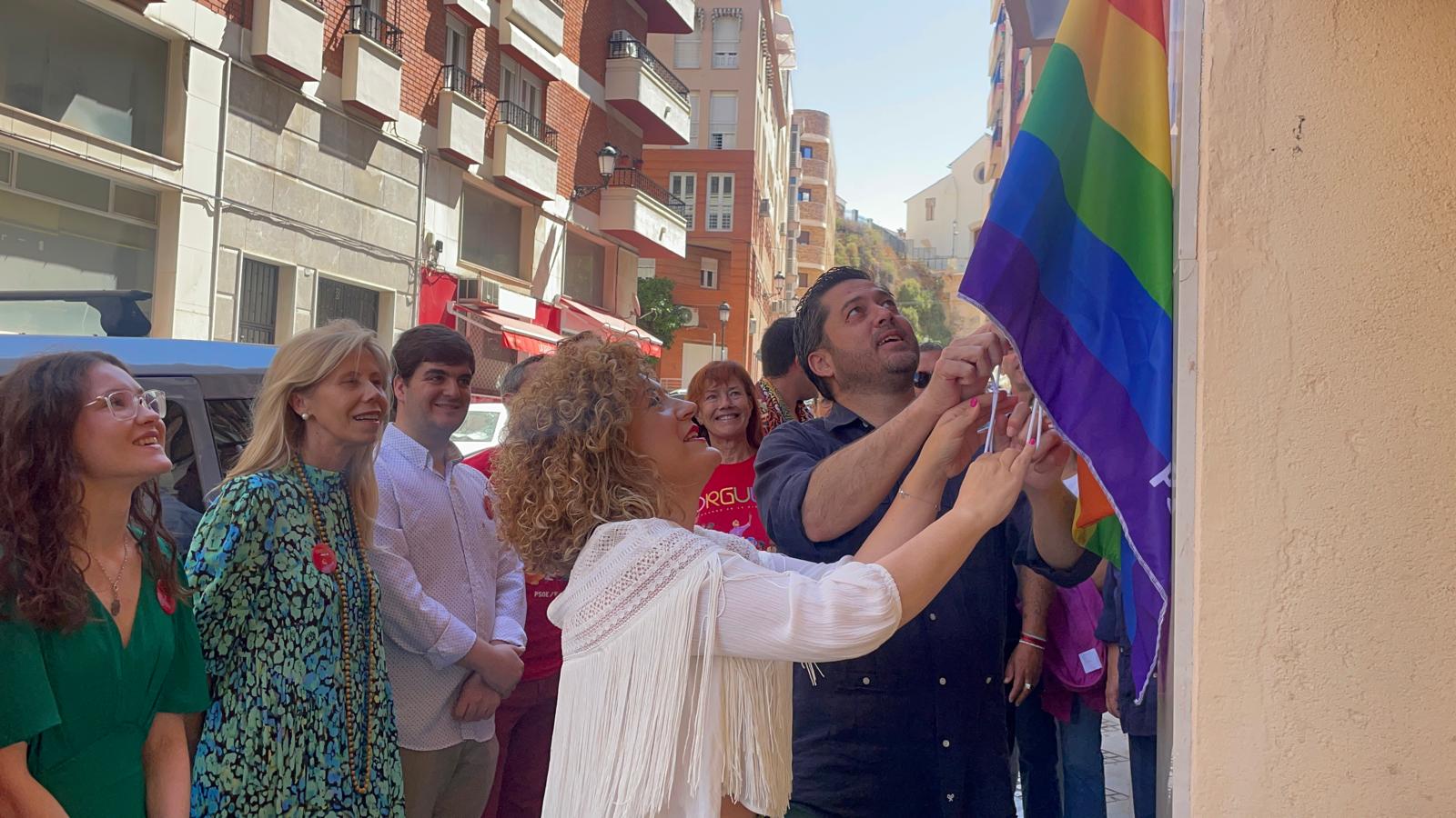 El PSOE exhibe su compromiso de seguir avanzando por la visibilidad y los derechos LGTBIQ+, frente a las derechas retrógradas
