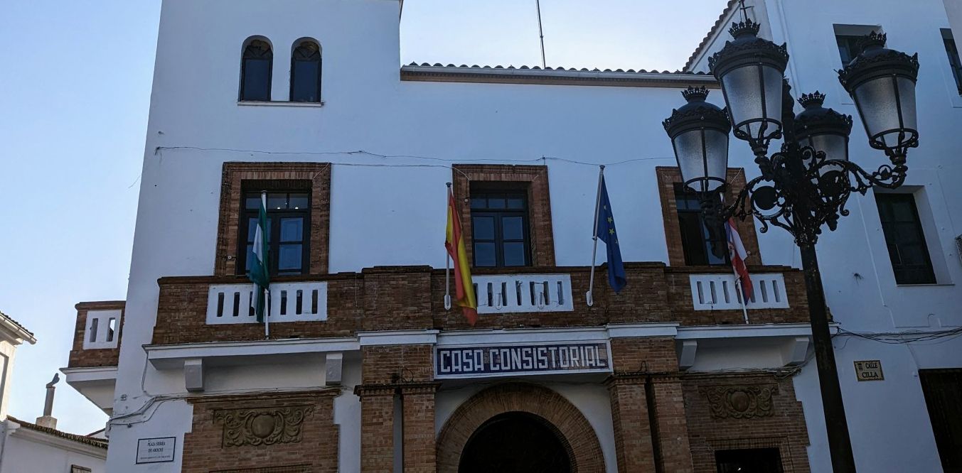 El PSOE de Aroche se pregunta a qué juega la alcaldesa modificando nuevamente las plazas a estabilizar en el Ayuntamiento