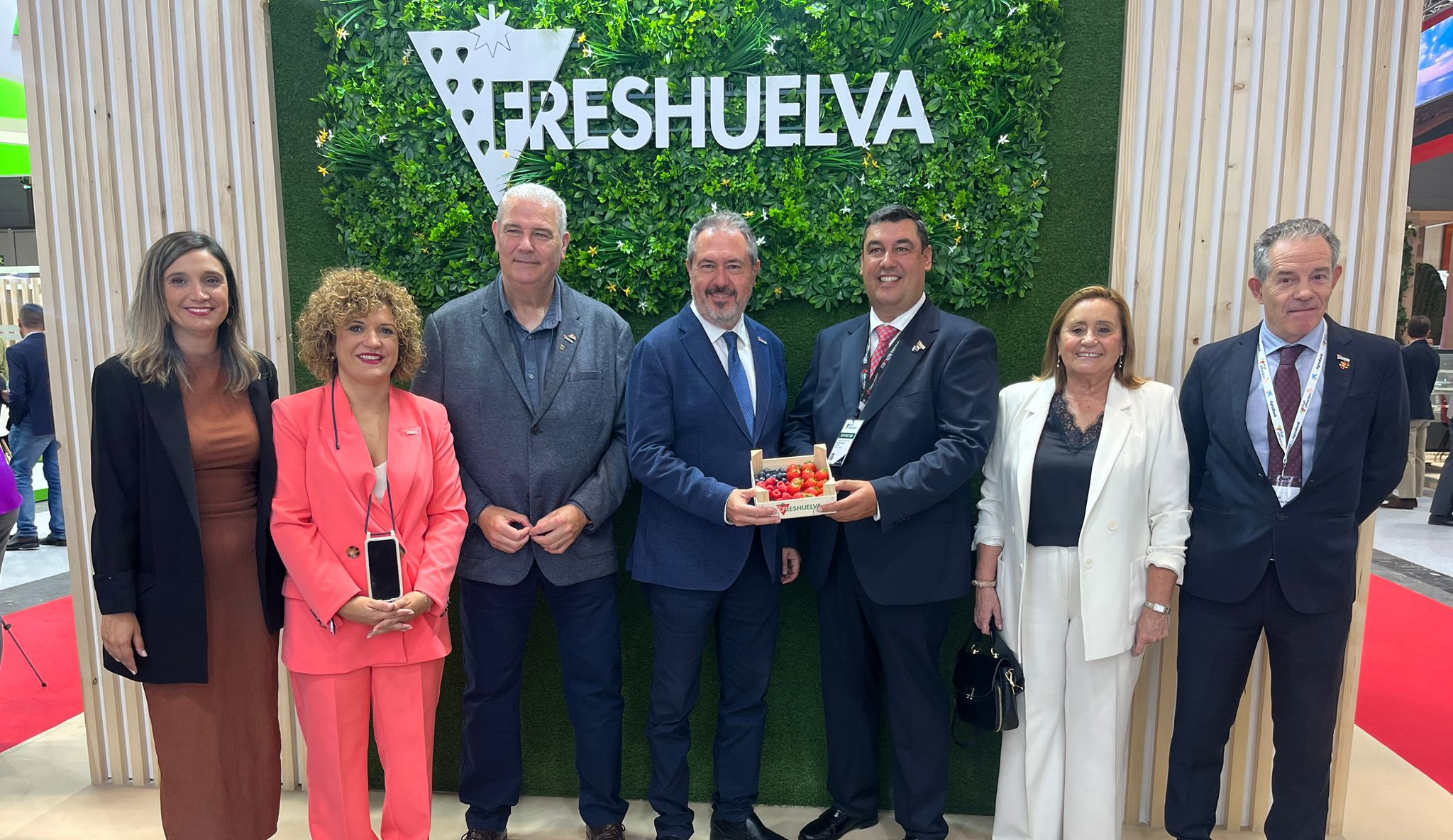 María Eugenia Limón expresa en Fruit Attraction el apoyo explícito al sector de los berries de Huelva, “un motor económico vital y esencial”