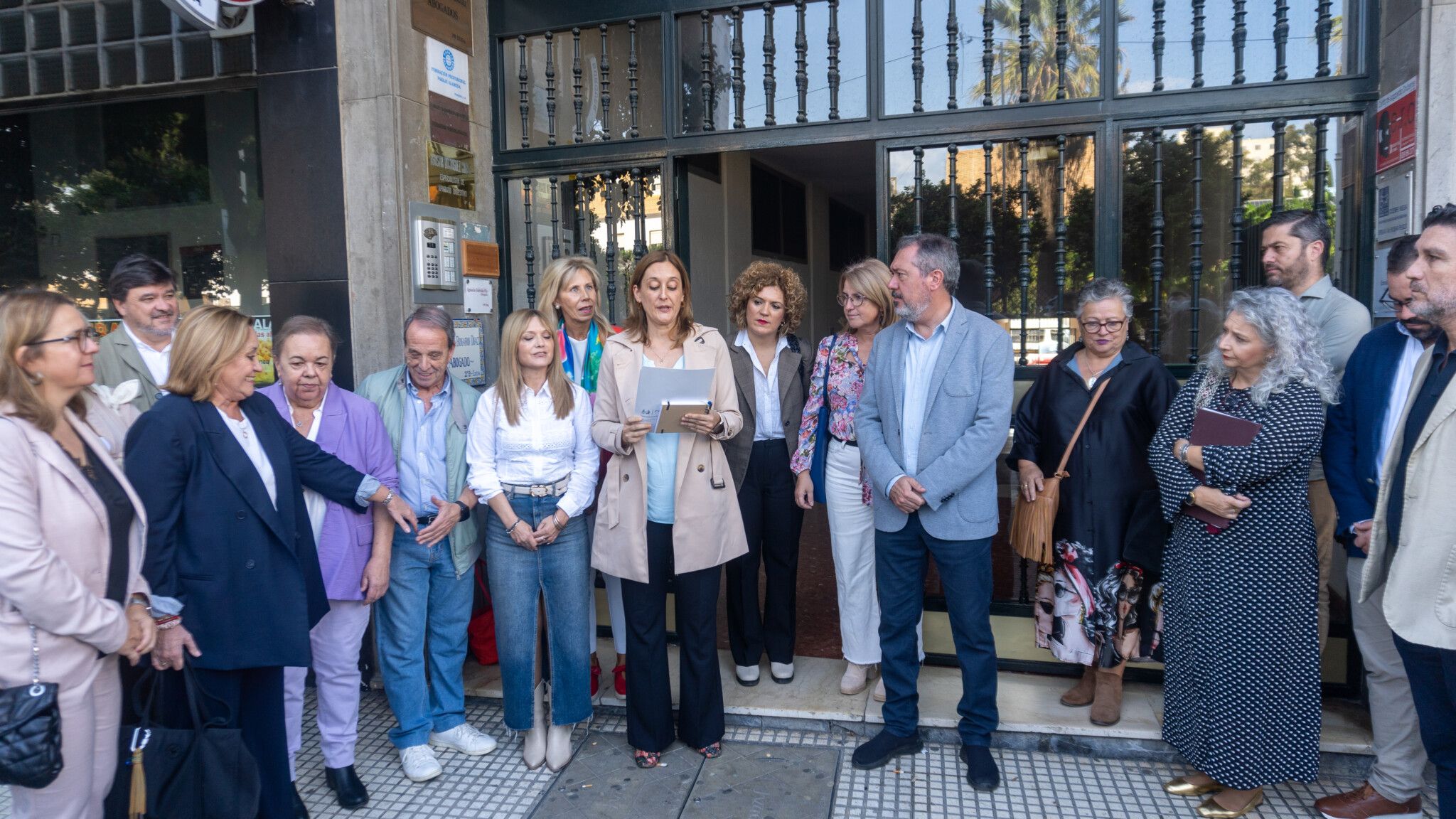 Juan Espadas: “Es intolerable que Moreno Bonilla haga oídos sordos a los dependientes. El sábado se lo dirán en la calle”