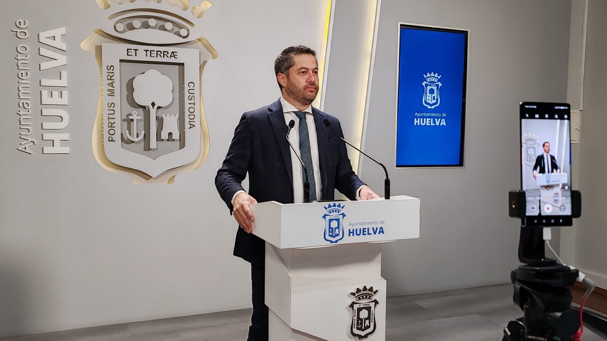 El PSOE presenta una enmienda a la totalidad de los presupuestos  y pedirá una bajada masiva de los impuestos tras nueve subidas en año y medio
