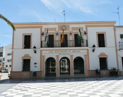 El PSOE de Hinojos denuncia una nueva maniobra del PP en un proceso selectivo municipal y exige explicaciones por la falta de transparencia