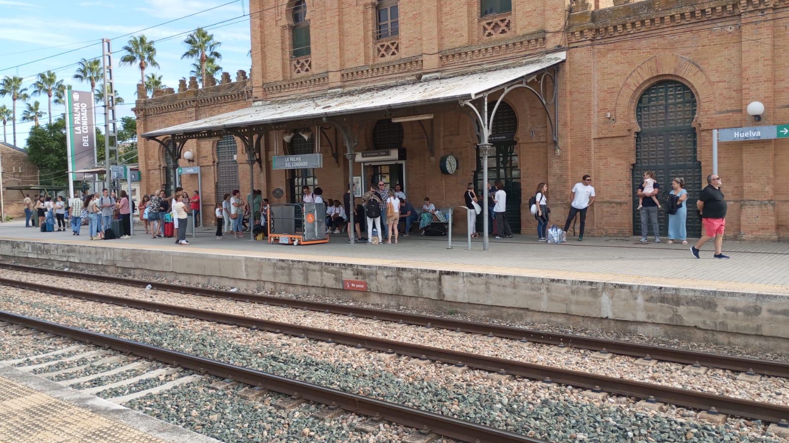 El PSOE de La Palma del Condado pide a la alcaldesa el arreglo y adecentamiento del entorno de la estación ferroviaria del municipio