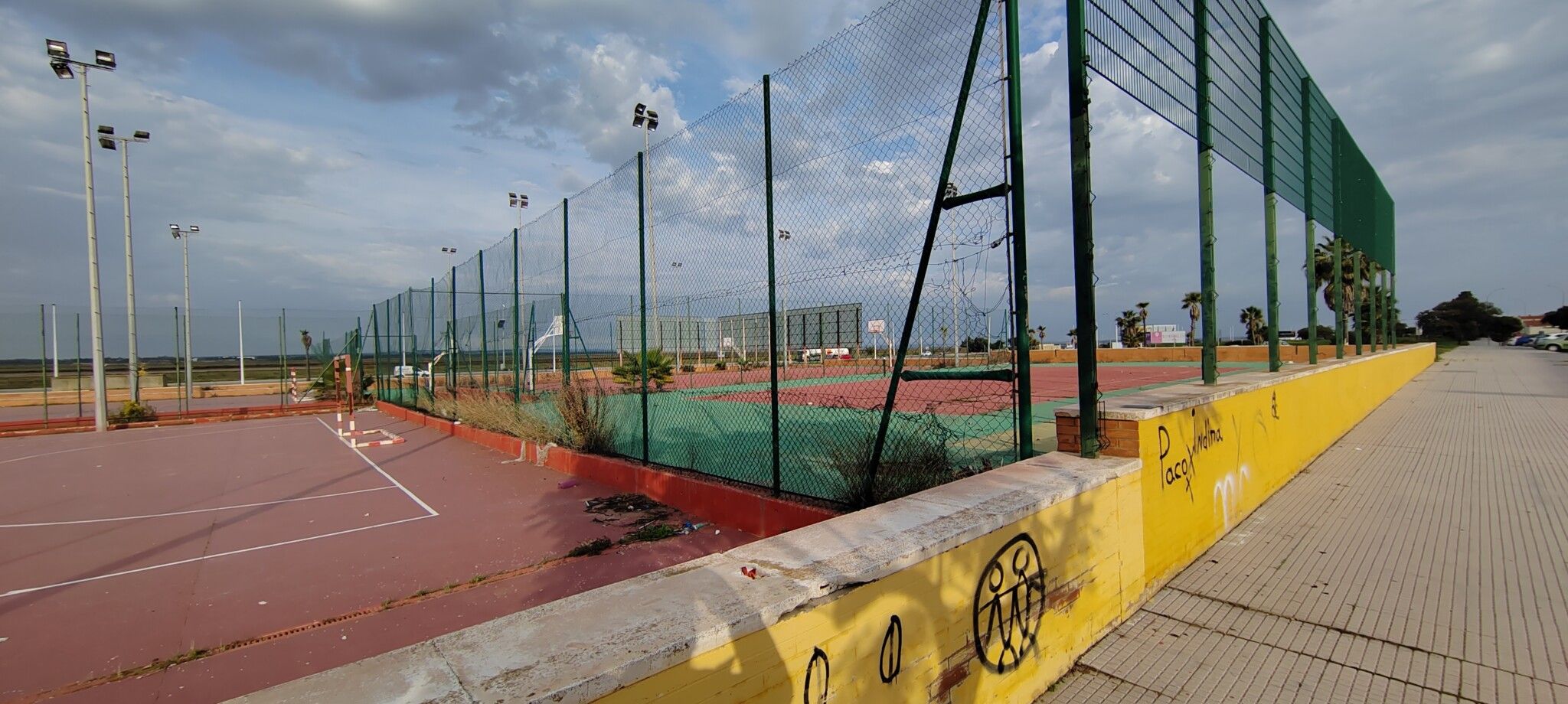 El PSOE pedirá la recuperación de las pistas deportivas de Marismas del Odiel que están “abandonadas y en desuso”