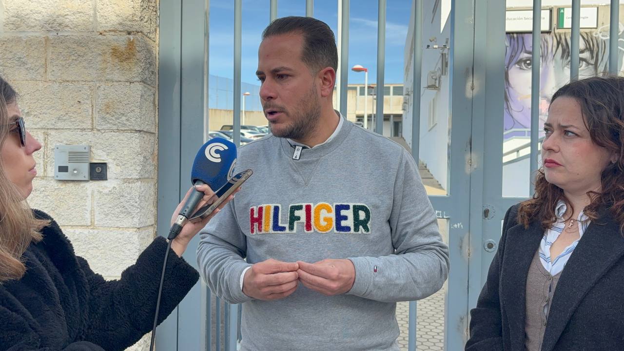 Rubén Picón denuncia que el alcalde de Rociana del PP rechaza otros 90.000 euros del Gobierno de España y vuelve a dar la espalda a su pueblo