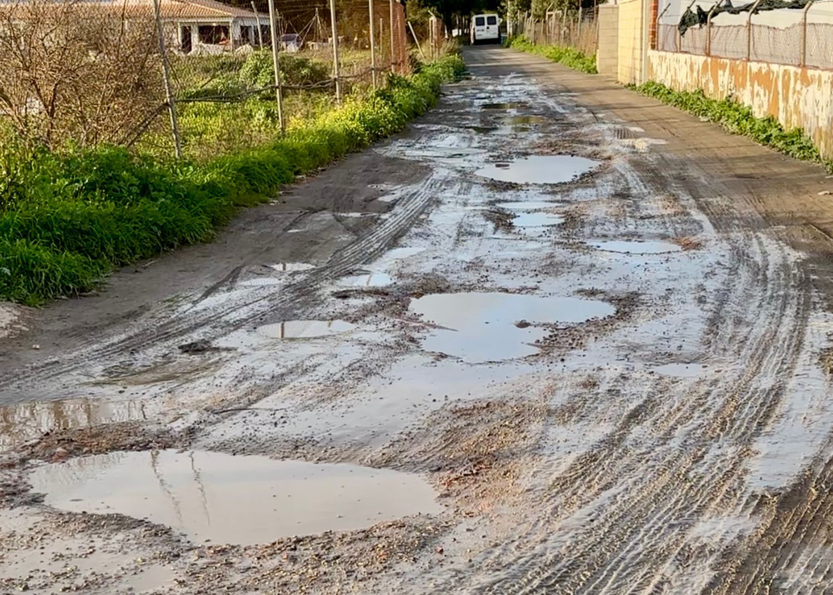 El PSOE de Cartaya presenta una moción para exigir una intervención urgente en los caminos rurales que dan acceso a núcleos de viviendas