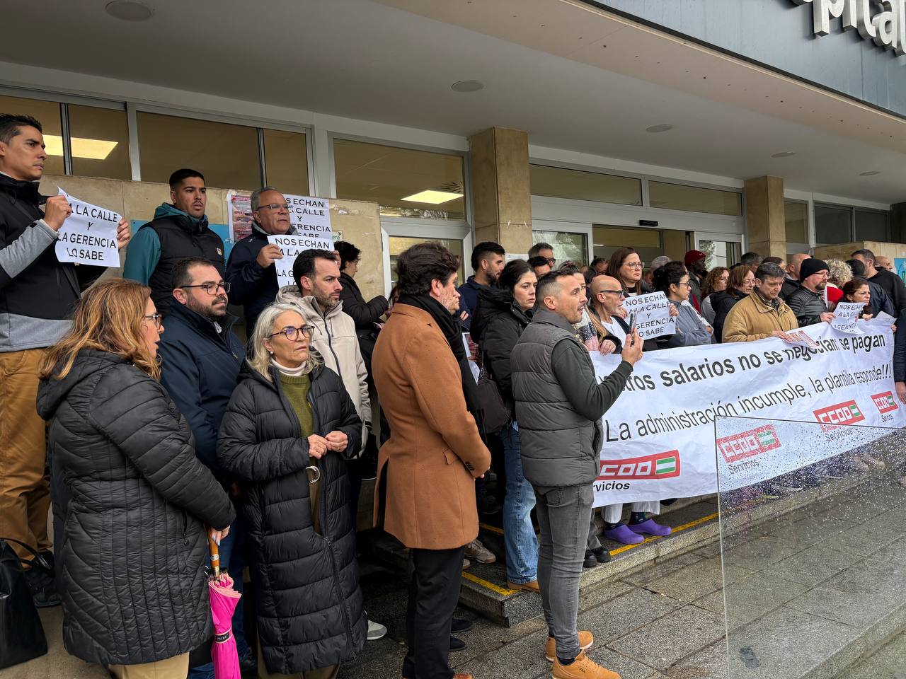 Gaviño llevará al Parlamento andaluz “la grave y dramática situación laboral y asistencial provocada por el cierre de la cafetería del Infanta Elena”