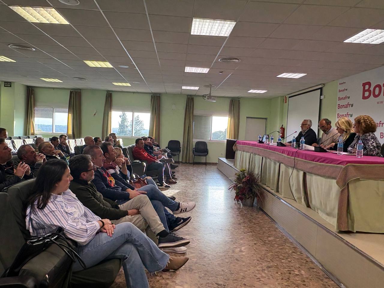 El PSOE informa en Bonares de las ayudas extraordinarias del Gobierno de España al sector agrario afectado por los temporales