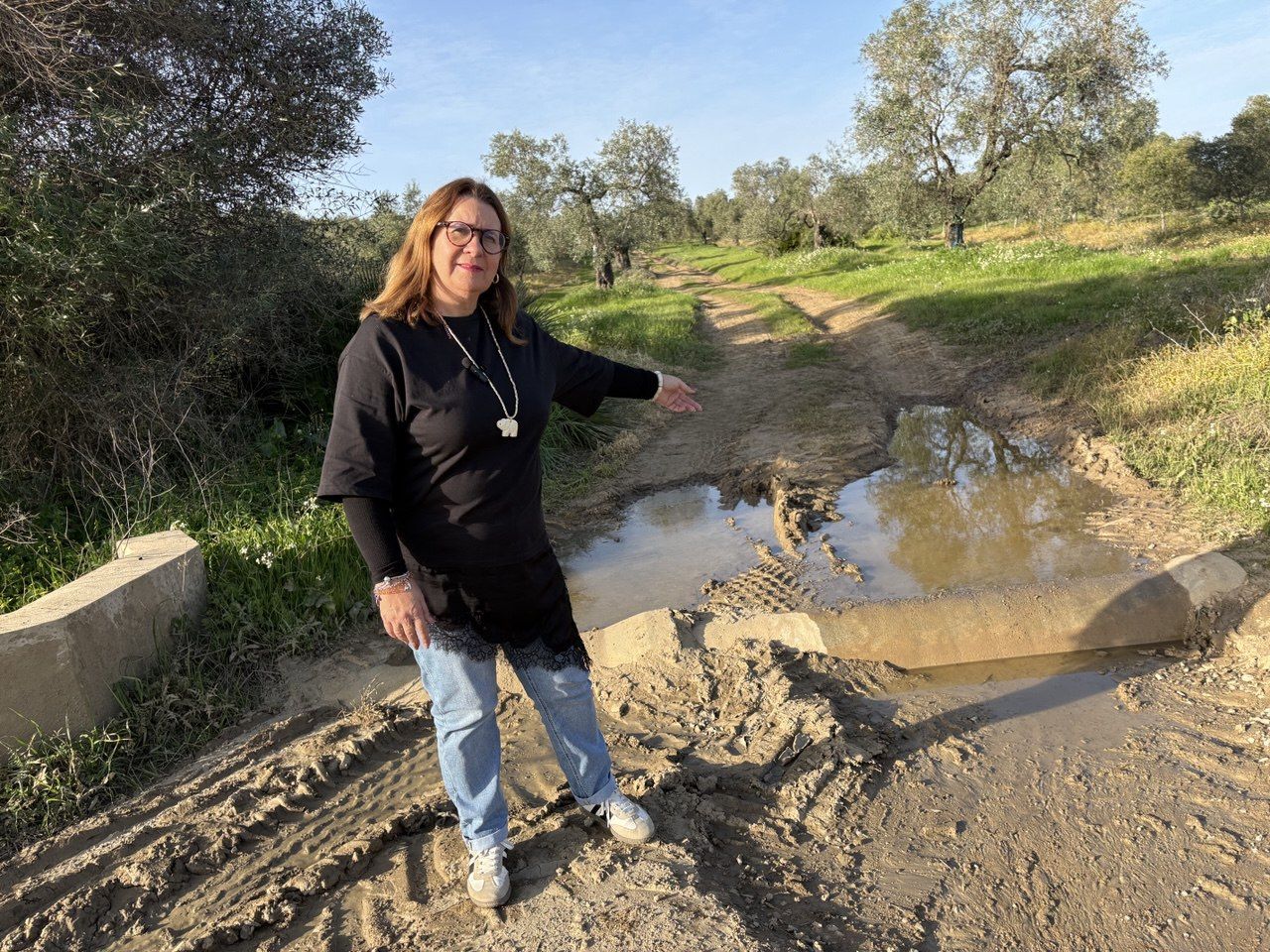 Rosa Tirador reprocha el no del alcalde del PP de Beas a un plan plurianual para arreglar y mantener los caminos rurales en el municipio