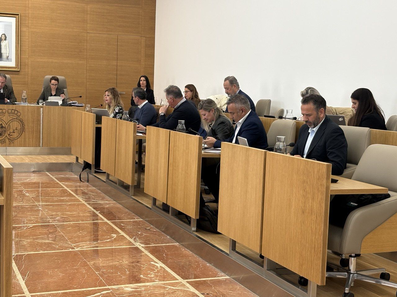 El PSOE advierte de que el PP convierte la Diputación de Huelva en un muro contra las infraestructuras y la sanidad