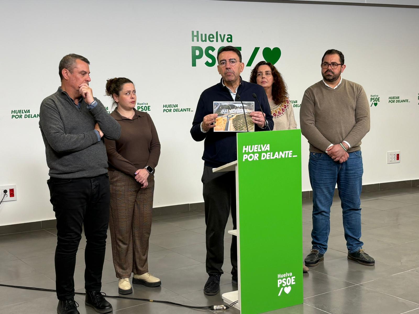 Mario Jiménez: “Moreno Bonilla, el Grinch de Huelva, ocho años quitando a esta provincia su sanidad pública y sus derechos”
