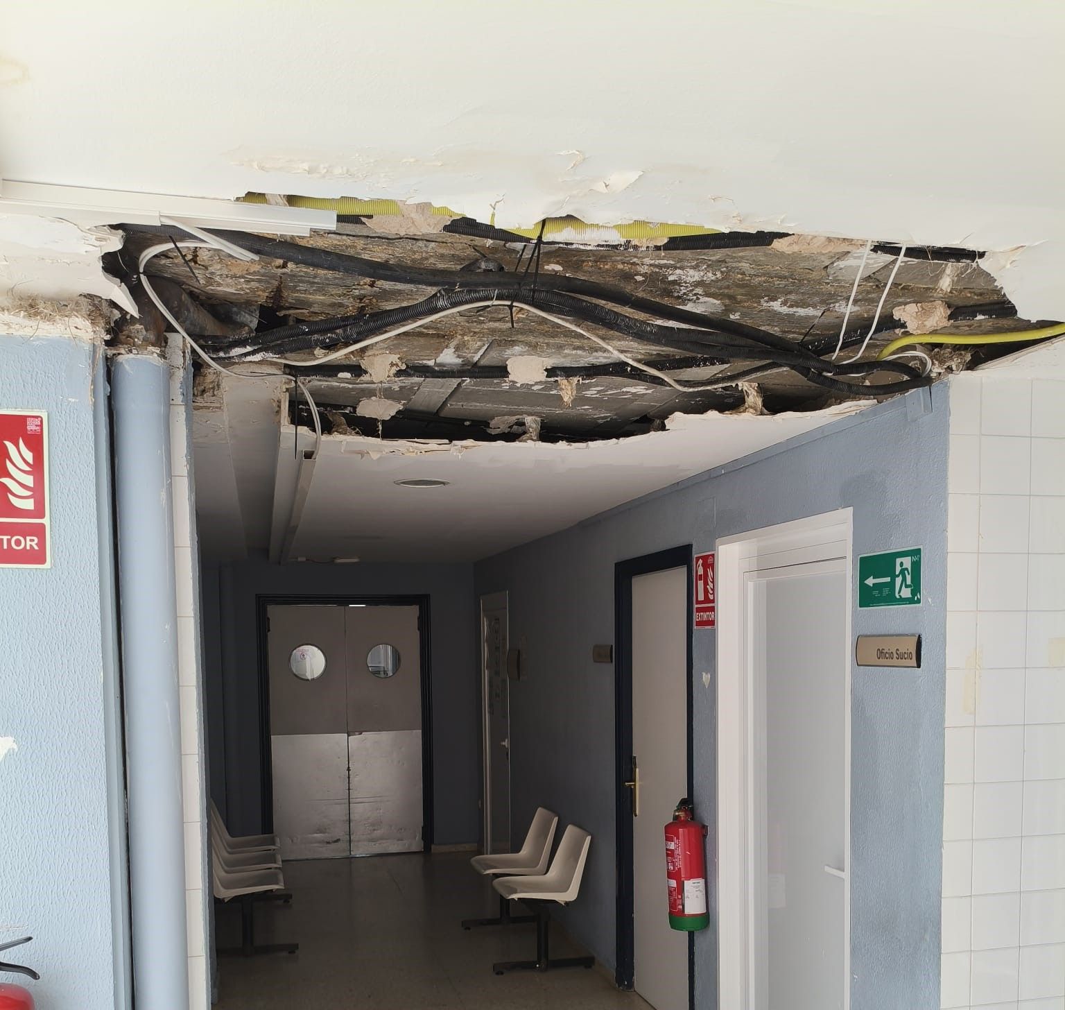 PSOE de La Palma denuncia el derrumbe desde hace más de un mes del falso techo en urgencias del centro de salud, sin que la Junta actúe