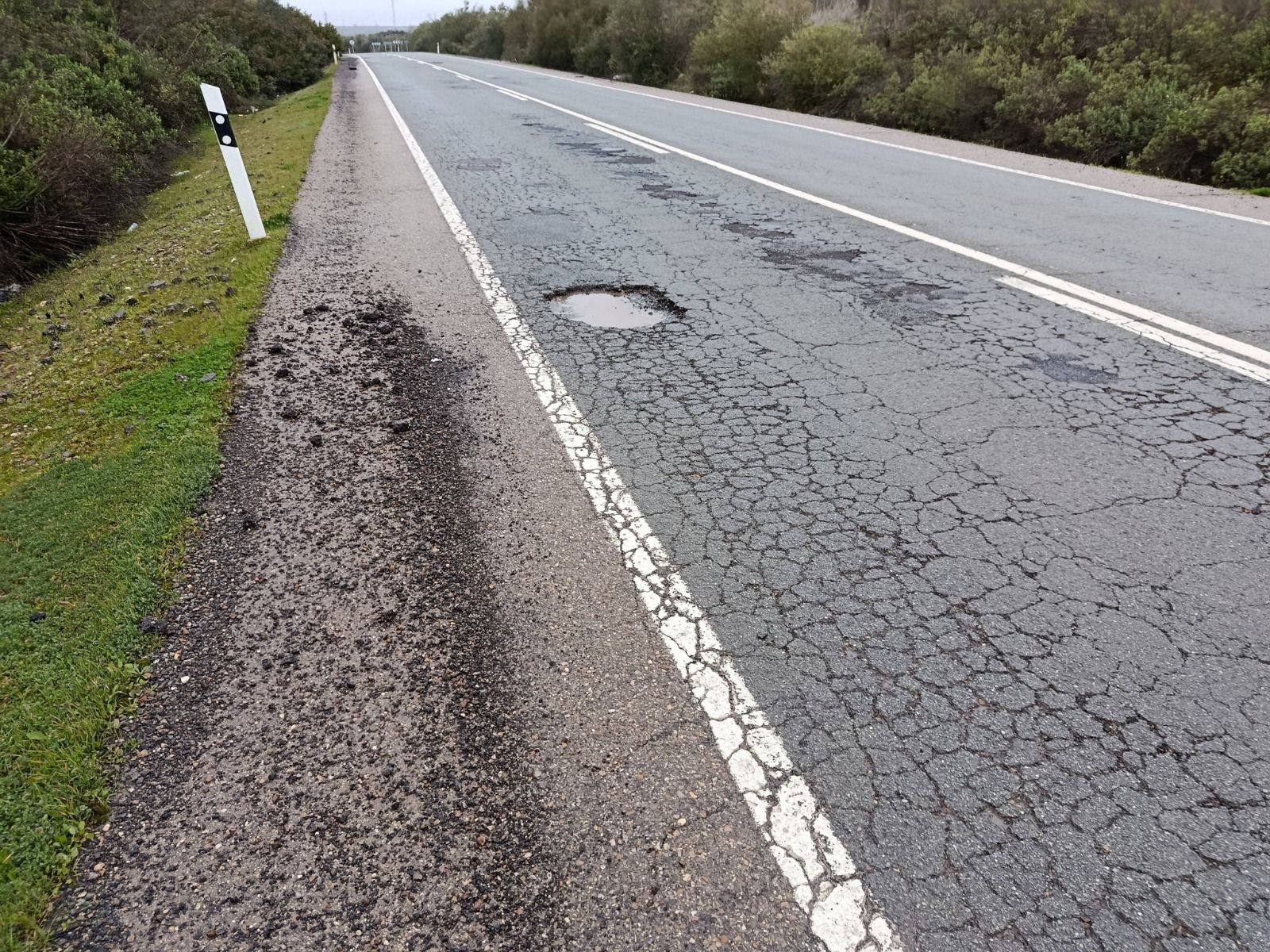 El PSOE en la Diputación de Huelva denuncia el grave deterioro de las carreteras autonómicas y provinciales y exige actuaciones urgentes